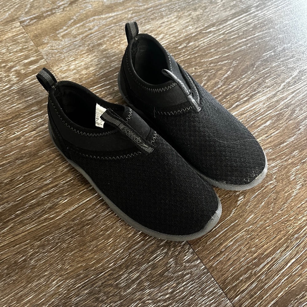 Speedo water shoes